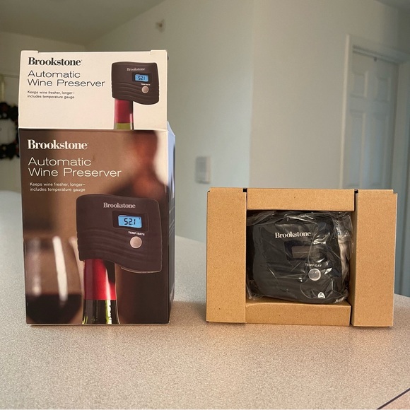 Brookstone® Automatic Wine Preserver - Picture 1 of 4